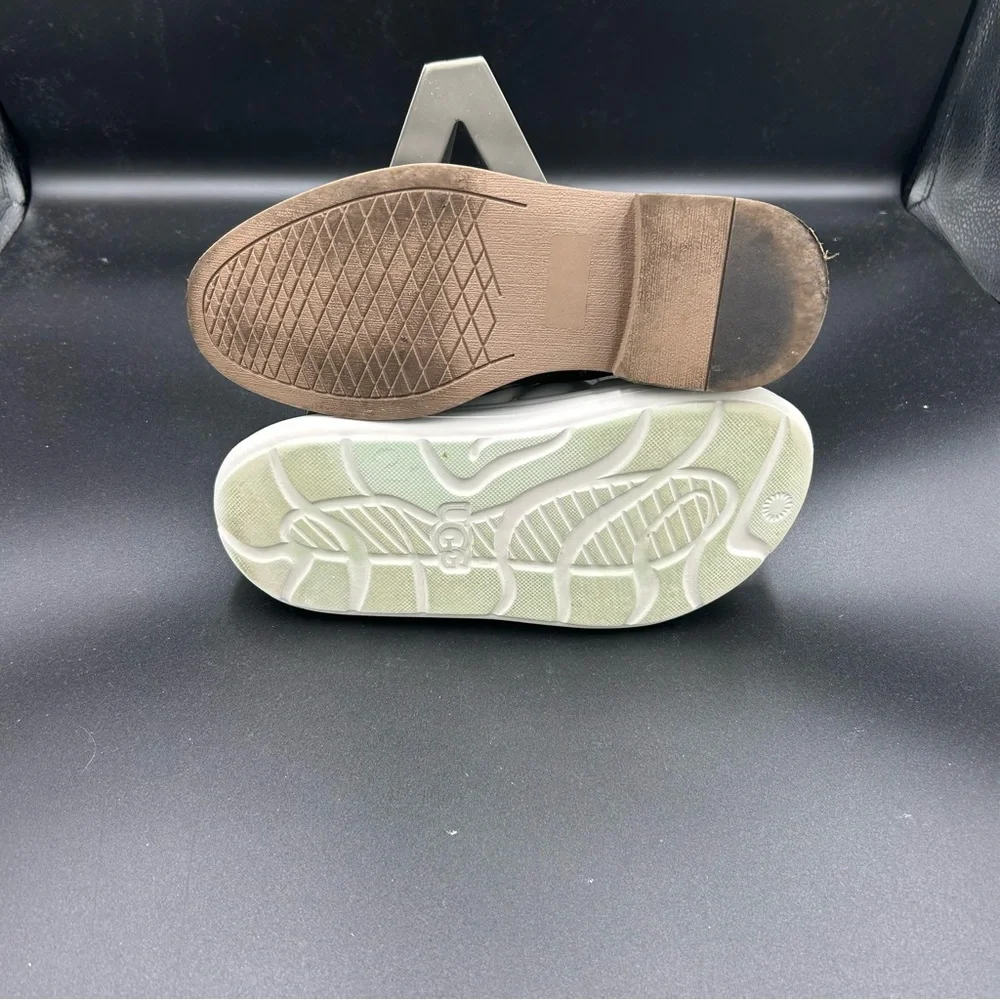 UGG Sports Yeah Kids White Slide Sandals No Size but‎ Measures Size 2